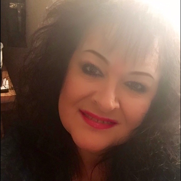 Meet your Posher, Anne - Picture 2 of 2